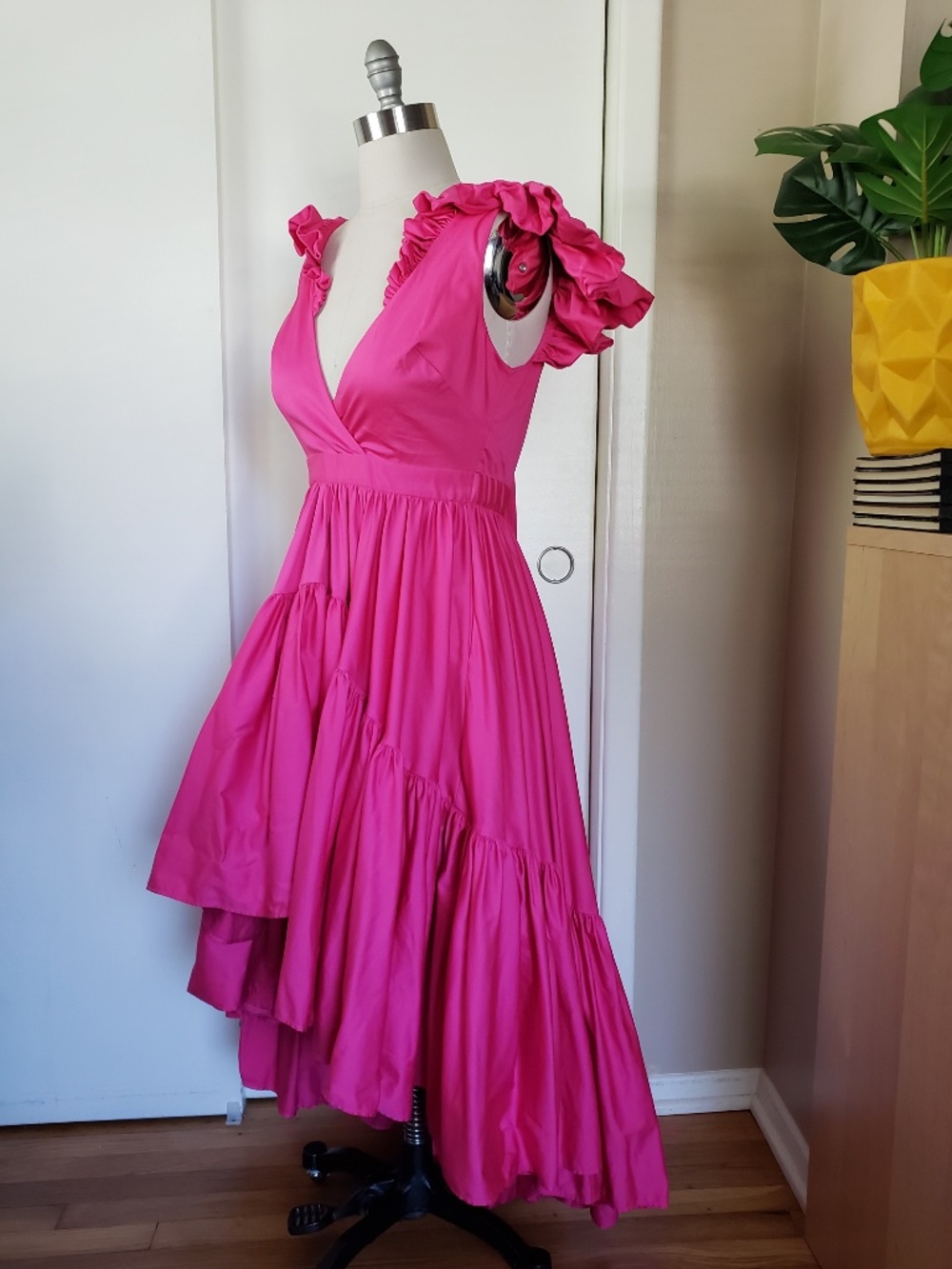 Beautiful Hi-Low Statement Dress Size XXS